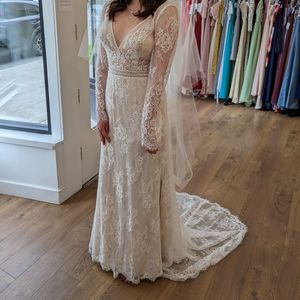 Val Stefani Size 12 Wedding Dress